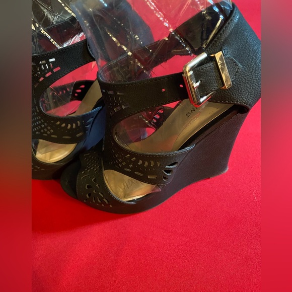 High Wedge Sandals - Picture 3 of 9